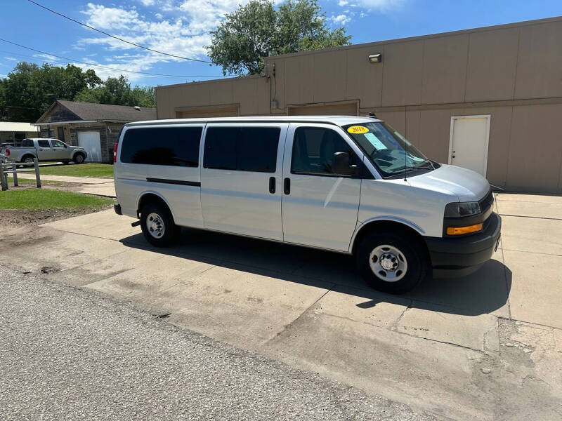 chevrolet express passenger 2018 1GAZGNFG6J1302420 image chevrolet express passenger 2018 1GAZGNFG6J1302420 image